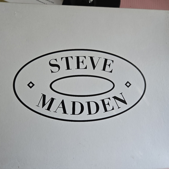 Heels - Picture 2 of 6